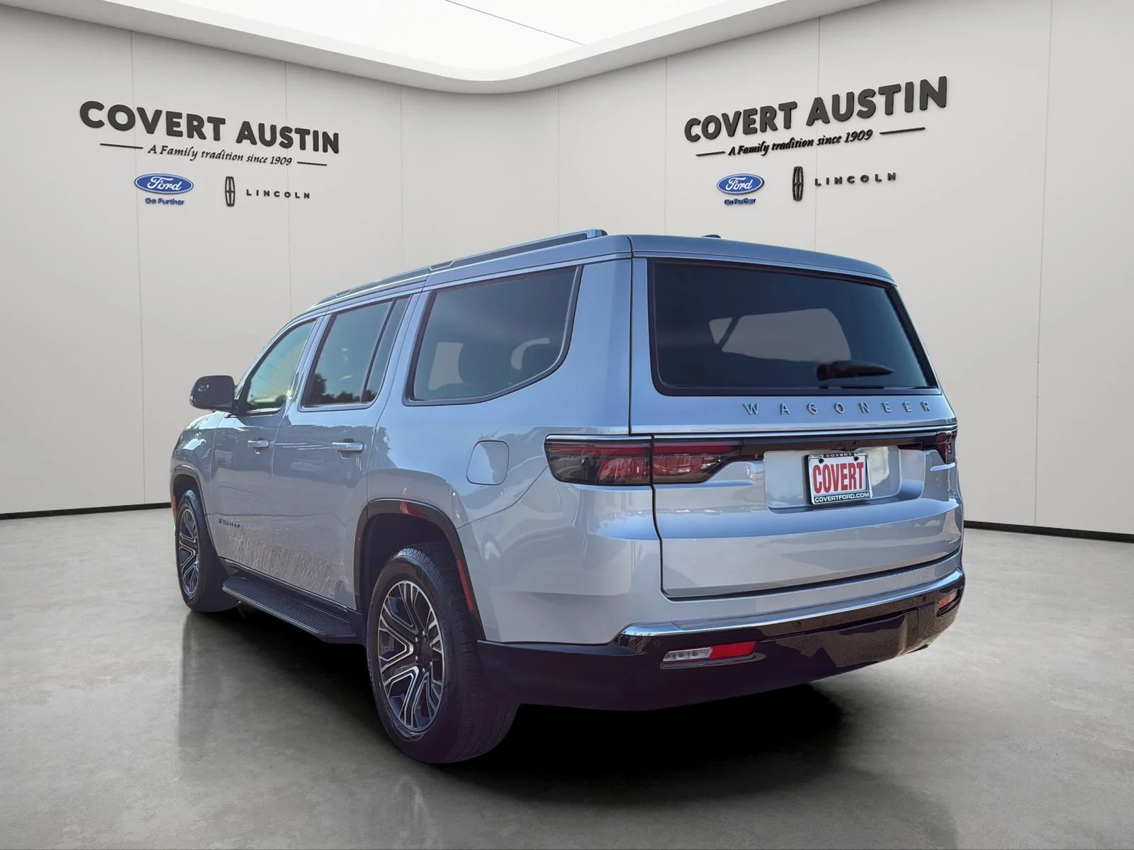 Used 2024 Silver Jeep Series II image 3