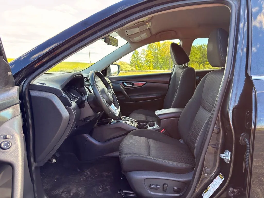 Used 2018 Nissan Rogue SV with VIN KNMAT2MV1JP568358 for sale in Wellington, OH