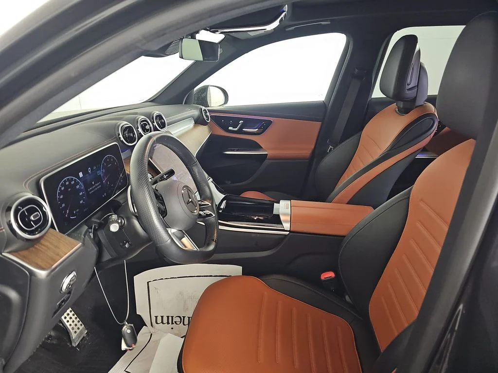 Used 2024 Gray Mercedes-Benz GLC 300 image 4