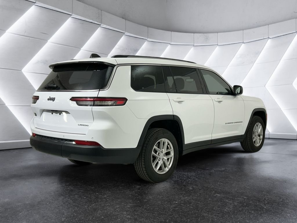 Used 2023 White Jeep Laredo image 4