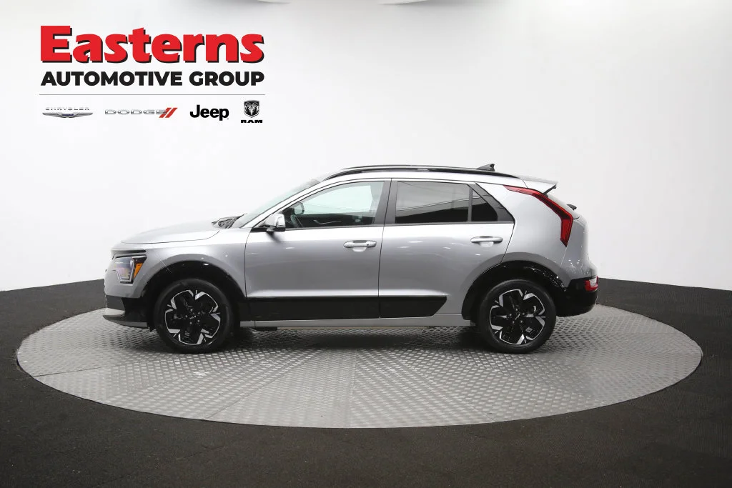 Used 2023 Gray Kia Wind image 61