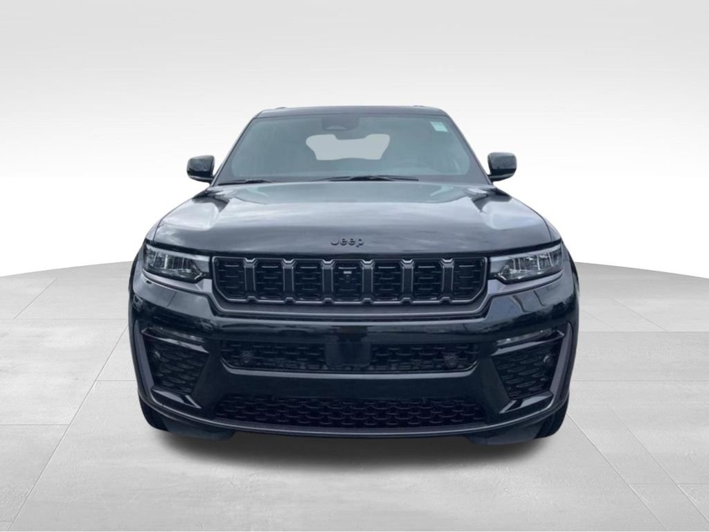 New 2026 Diamond Black Crystal Pearl-Coat Exterior Paint Jeep Limited Reserve image 8