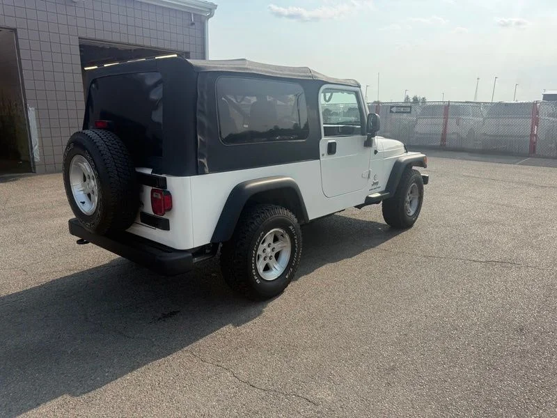 Used 2004 White Jeep Unlimited image 10