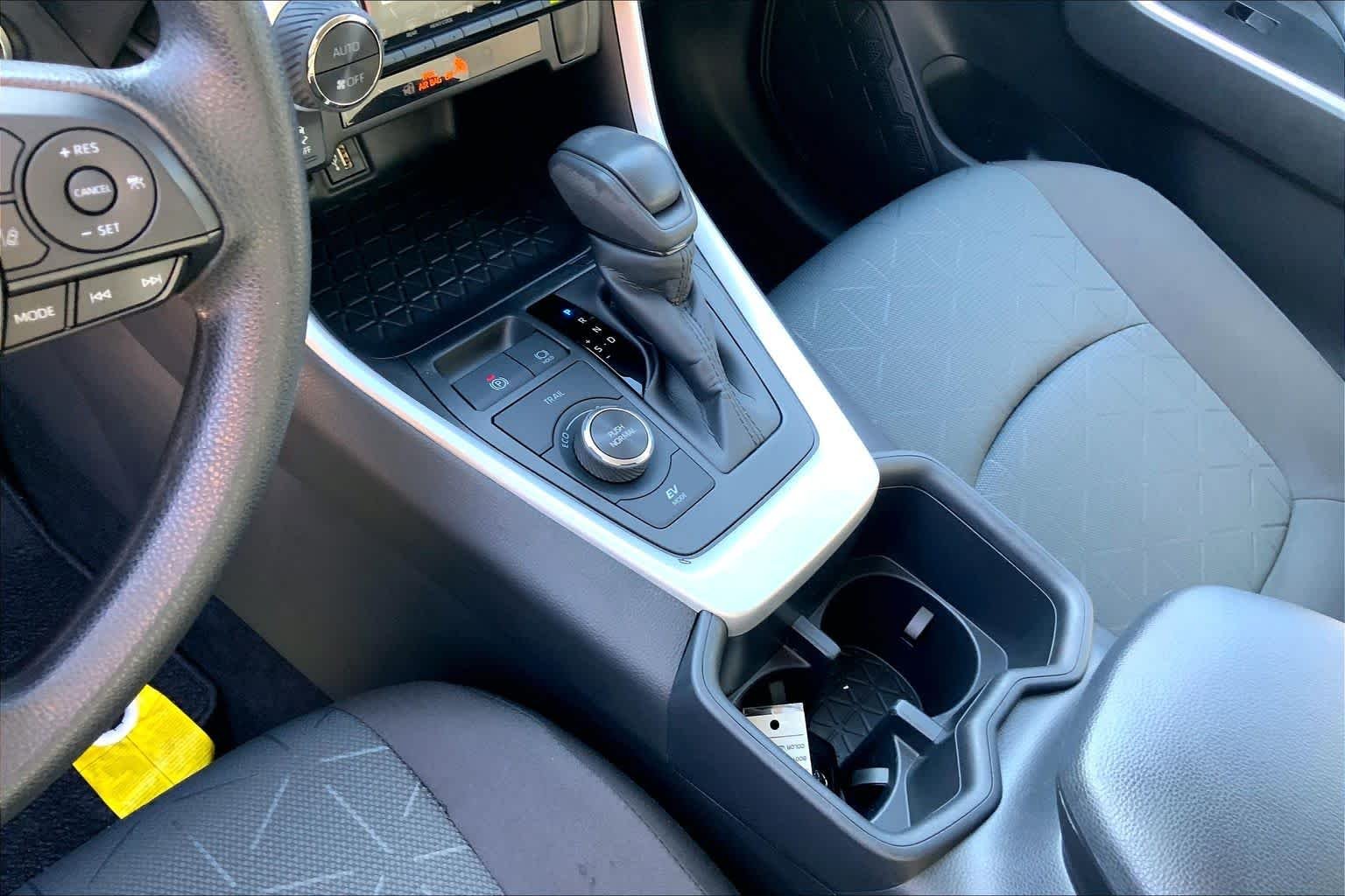 Used 2025 Ice Cap Toyota Hybrid XLE image 14