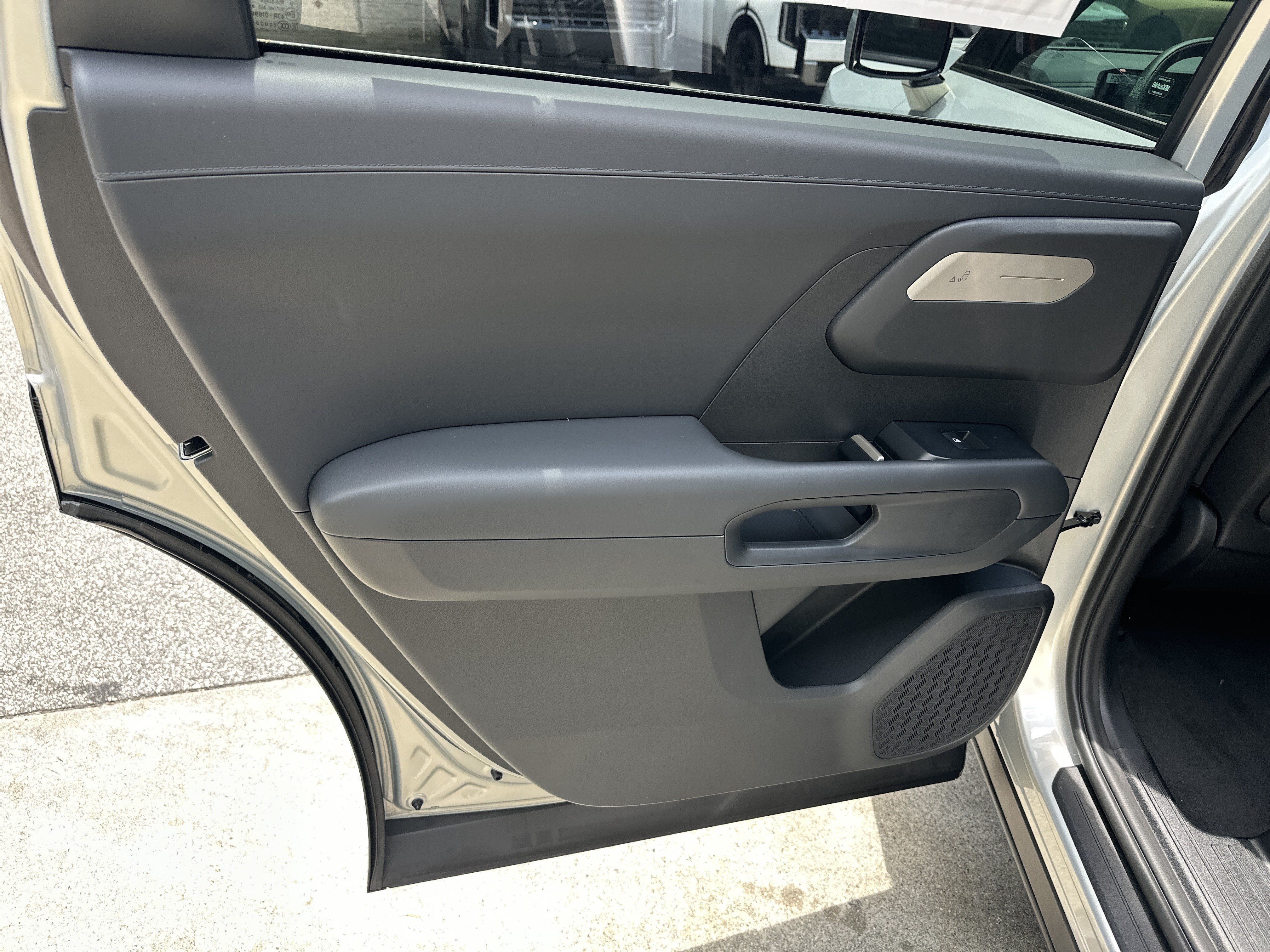 New 2027 Ivory Silver Kia S image 15