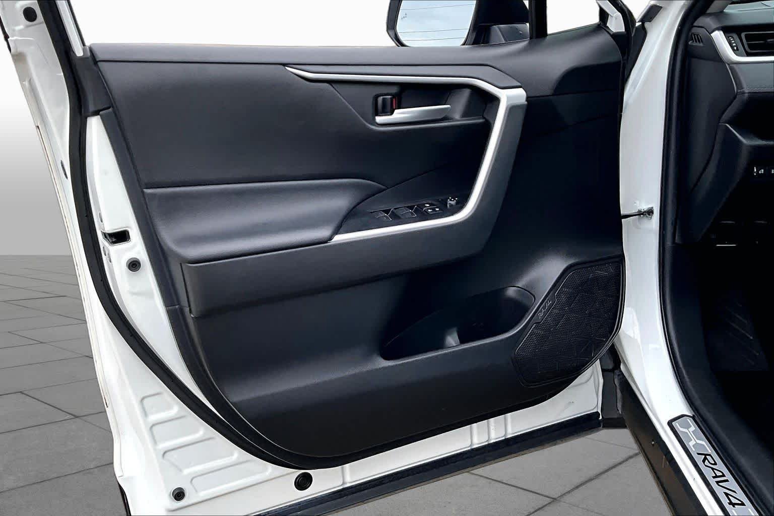 Used 2023 Ice Cap Toyota XLE image 22