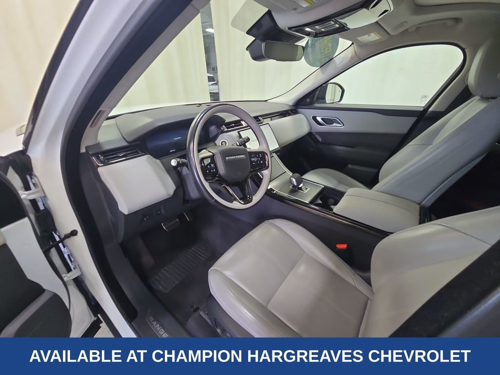 Used 2025 Ostuni Pearl White Metallic Land Rover Dynamic SE image 13