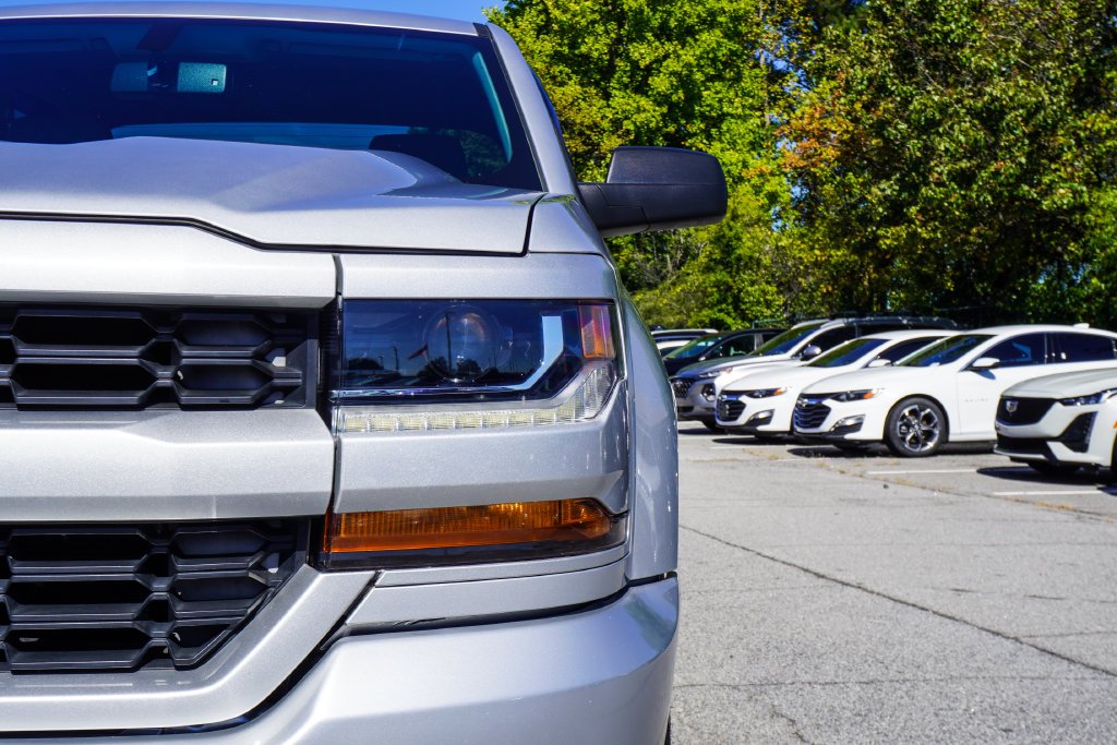 Used 2016 Silver Chevrolet Custom image 31