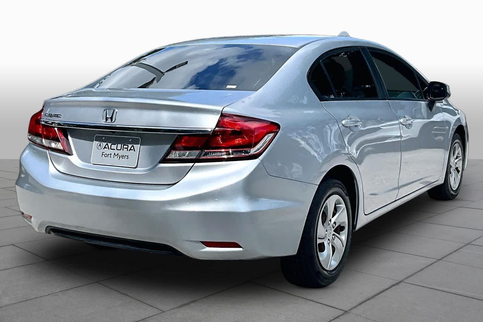Used 2013 Alabaster Silver Metallic Honda LX image 13
