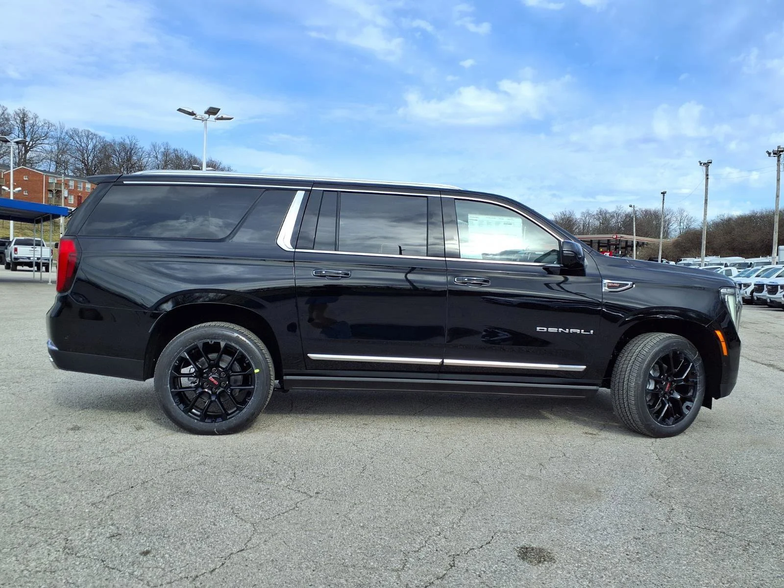 2026 GMC Yukon XL Denali - Photo 21