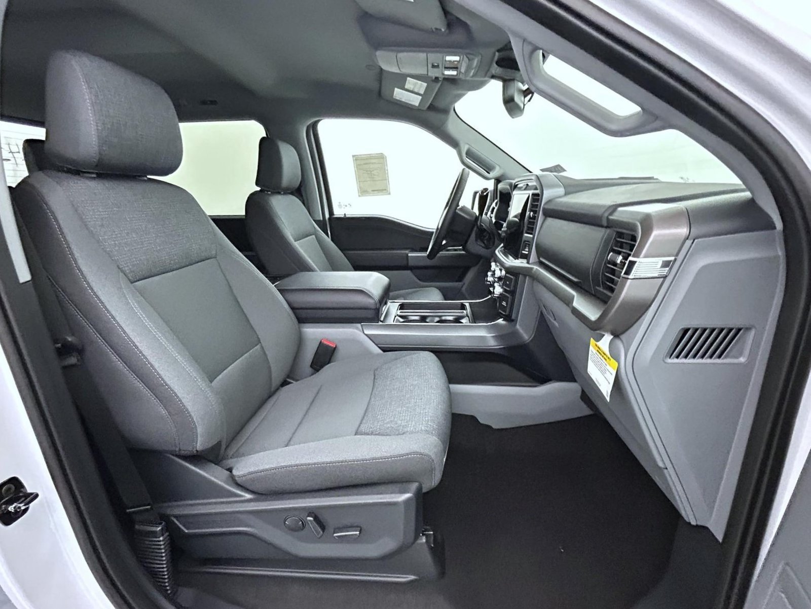 New 2026 Oxford White Ford XLT image 15