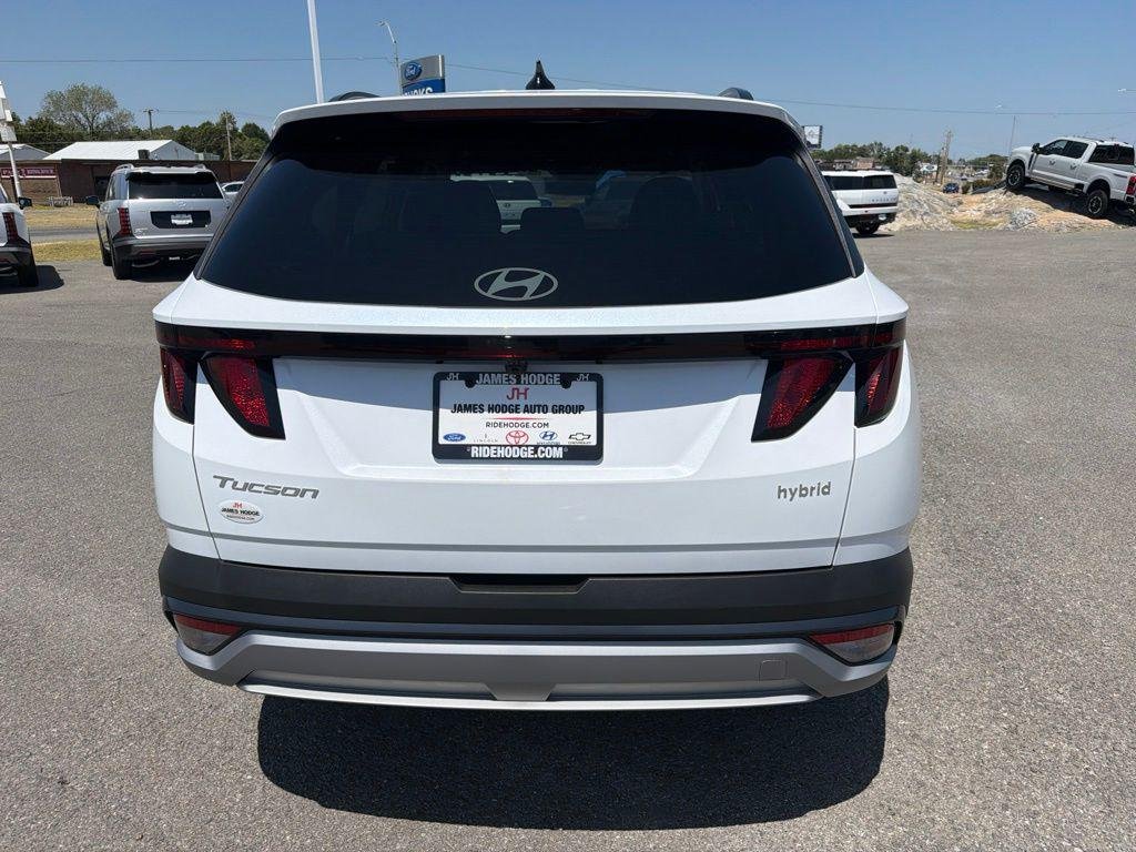 New 2026 White Hyundai SEL FWD image 4