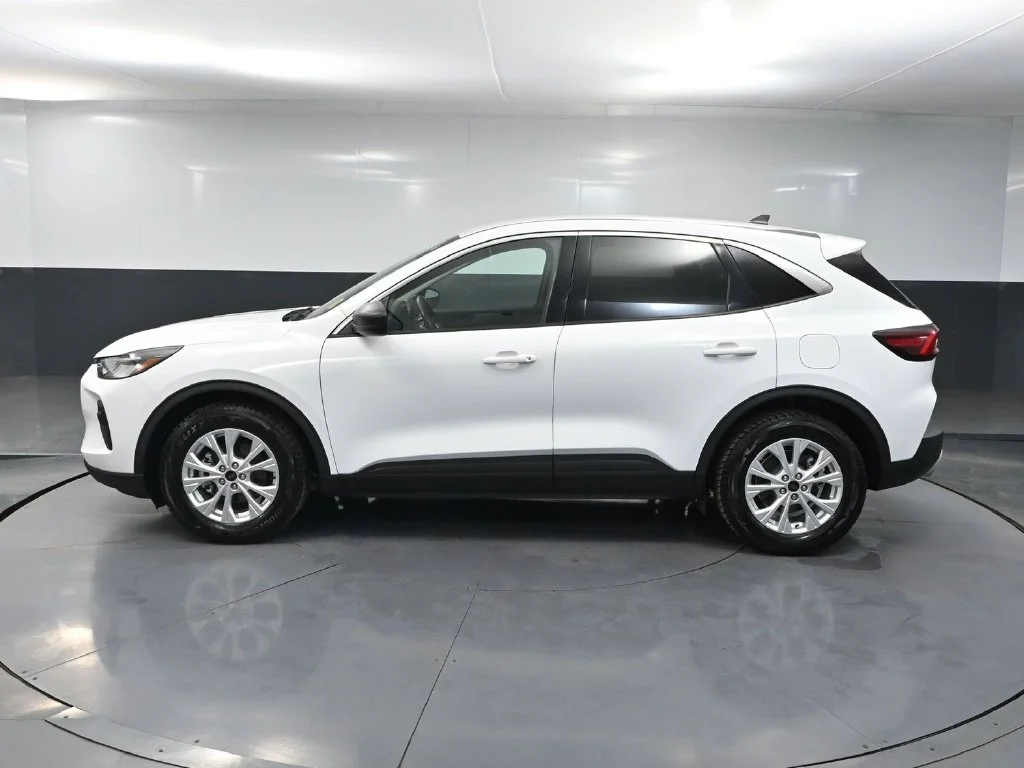 Used 2023 White Ford Active image 7