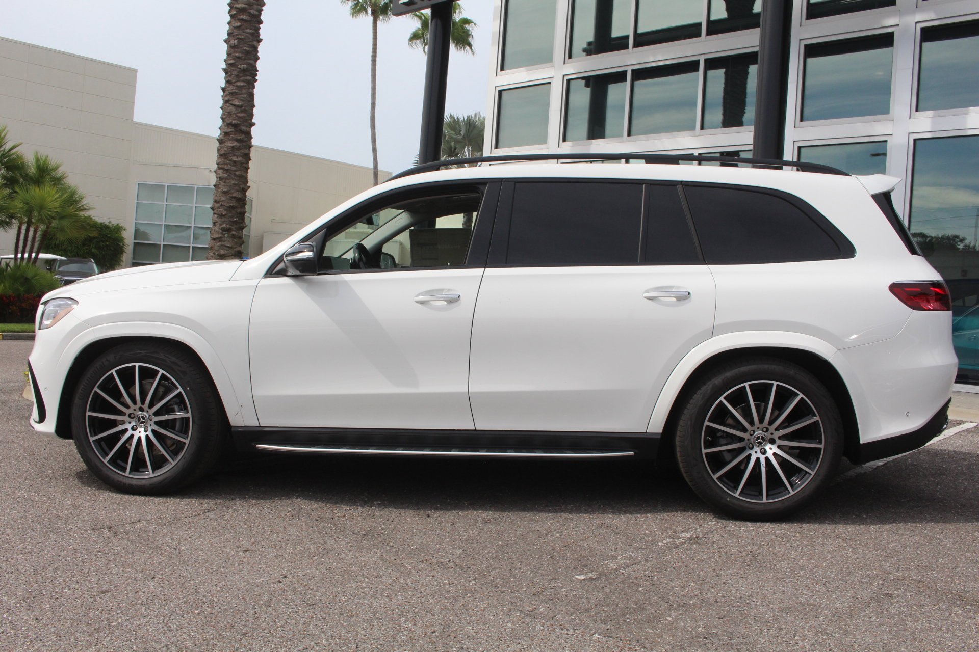 New 2026 POLAR WHITE Mercedes-Benz GLS 450 image 3