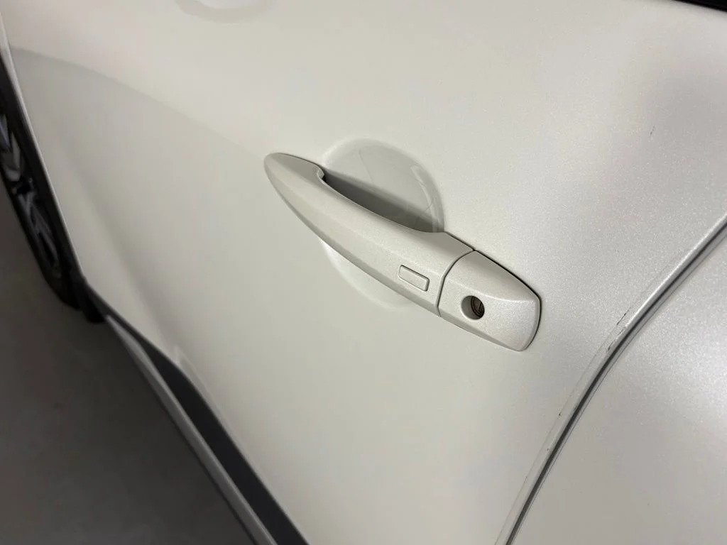Used 2022 White Nissan SL image 11