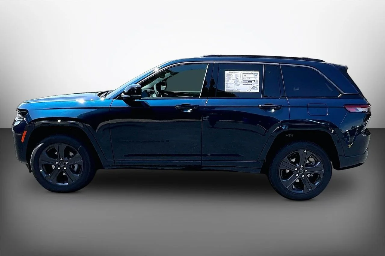 New 2027 Fathom Blue Pearl-Coat Paint Jeep Limited Reserve image 5