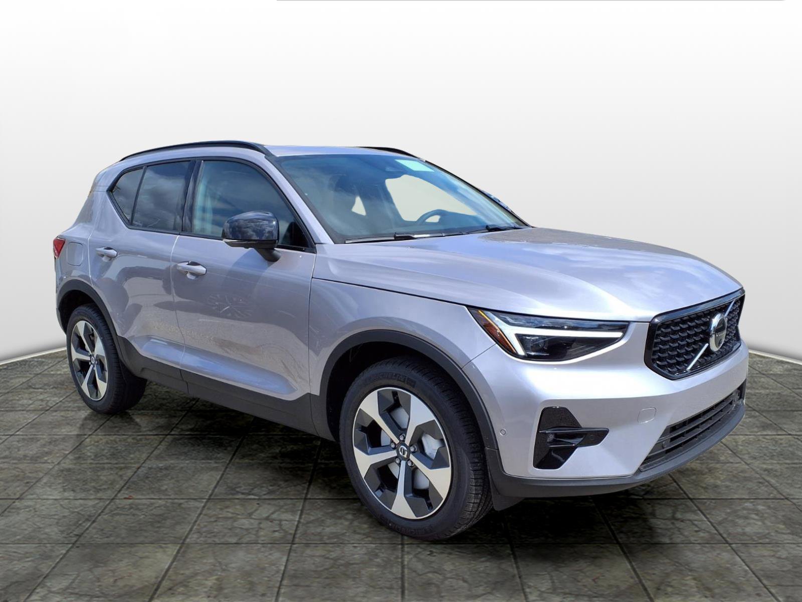 2026 Volvo XC40 B5 Plus Dark AWD's photo