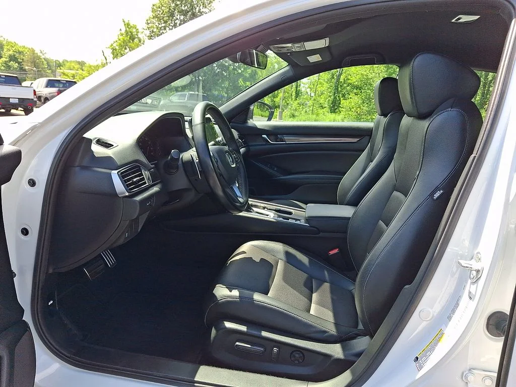 2022 Honda Accord Sport - Photo 13
