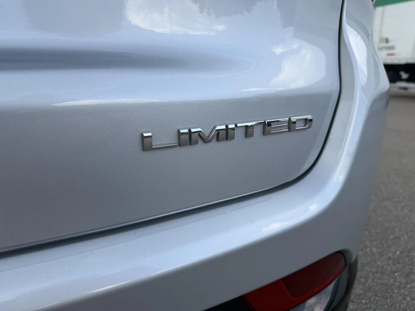 Used 2025 Silver Zynith Metallic Clearcoat Jeep Limited image 23