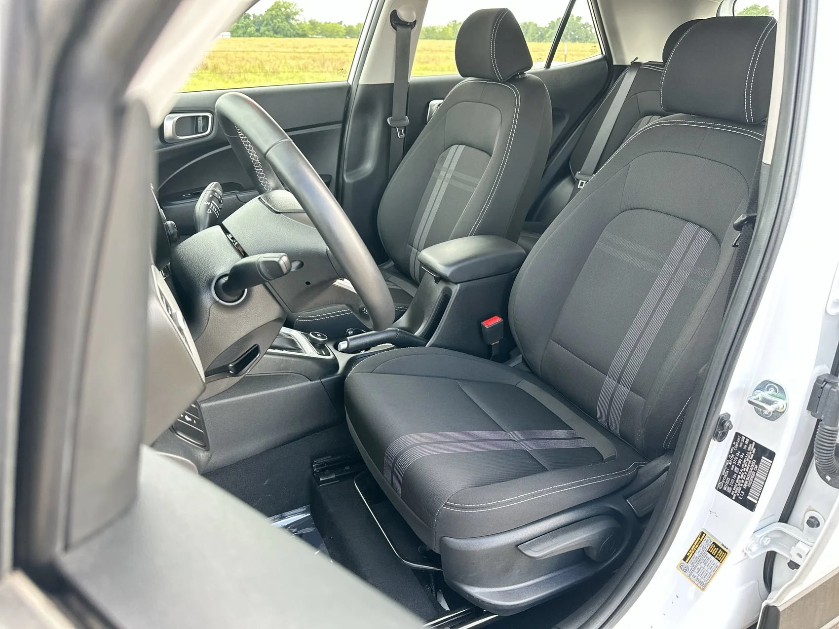 Used 2025 Lunar White Hyundai SEL image 11