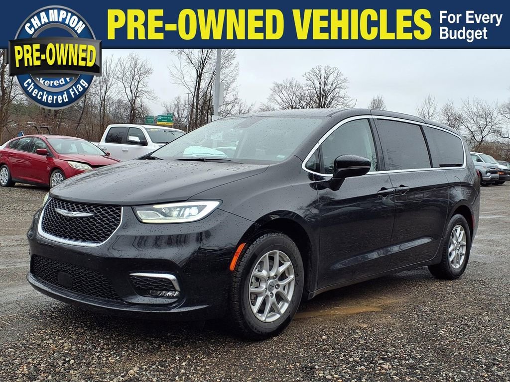 2024 Chrysler Pacifica Touring L's photo