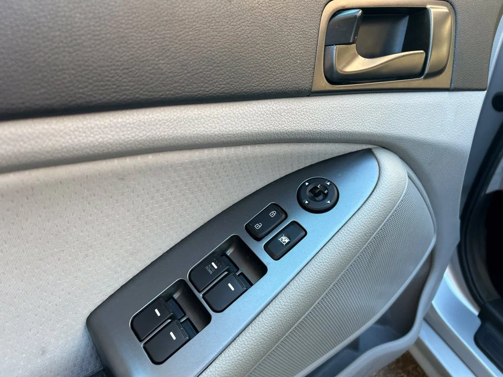 Used 2015 Silver Kia LX image 14