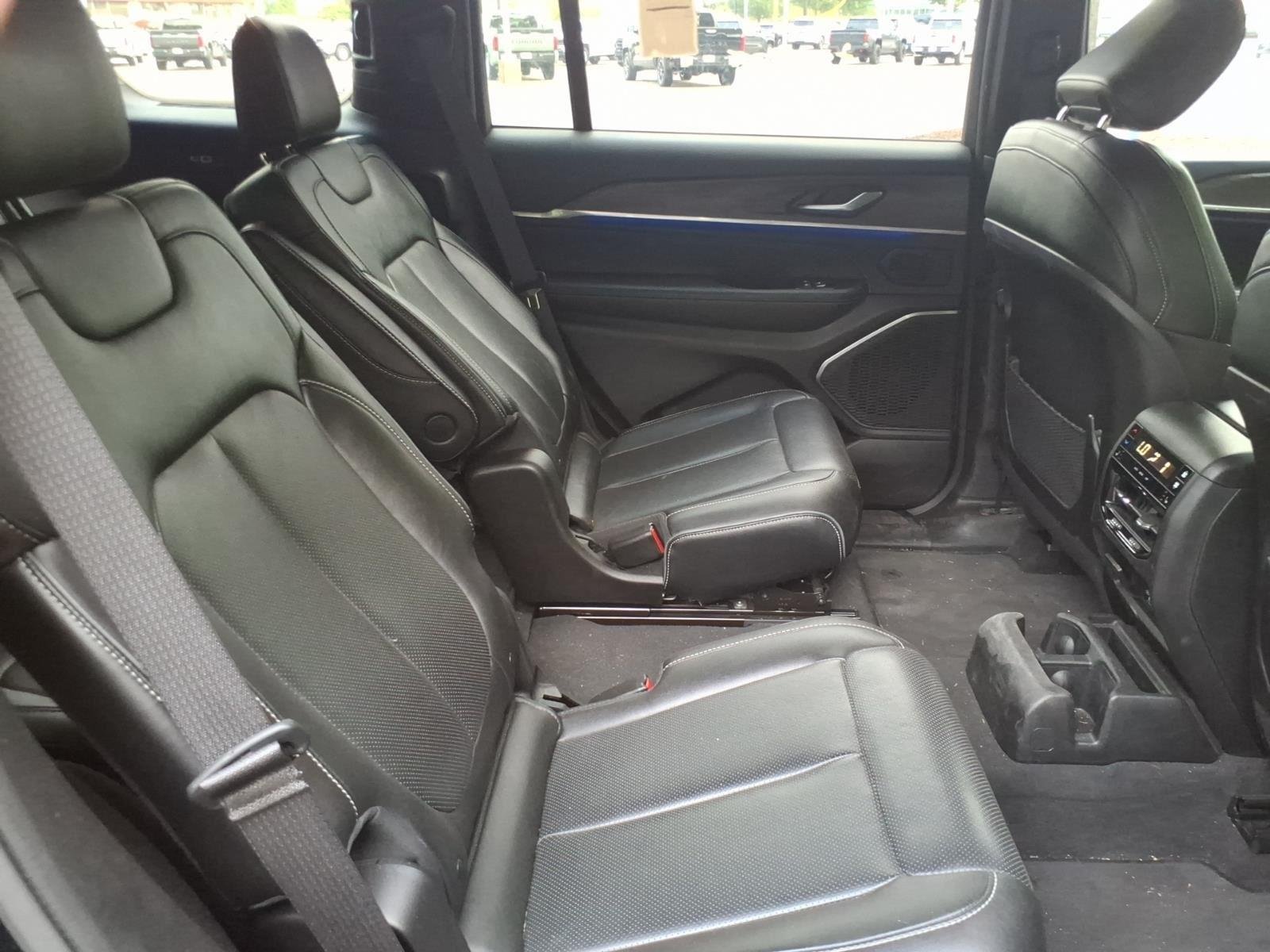 Used 2023 Diamond Black Crystal Pearlcoat Jeep Overland image 24