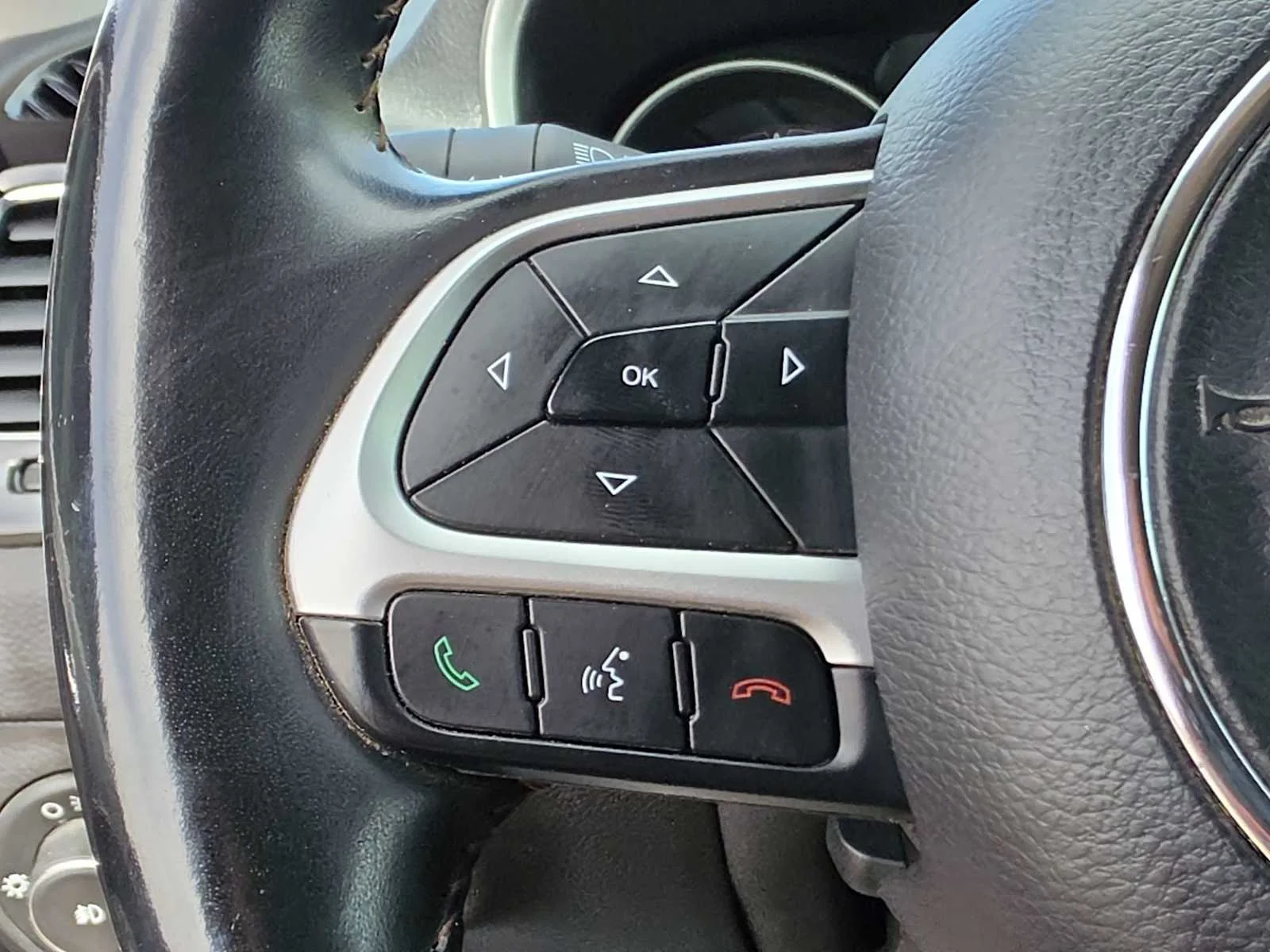 Used 2019 Billet Silver Metallic Clearcoat Jeep Limited image 27