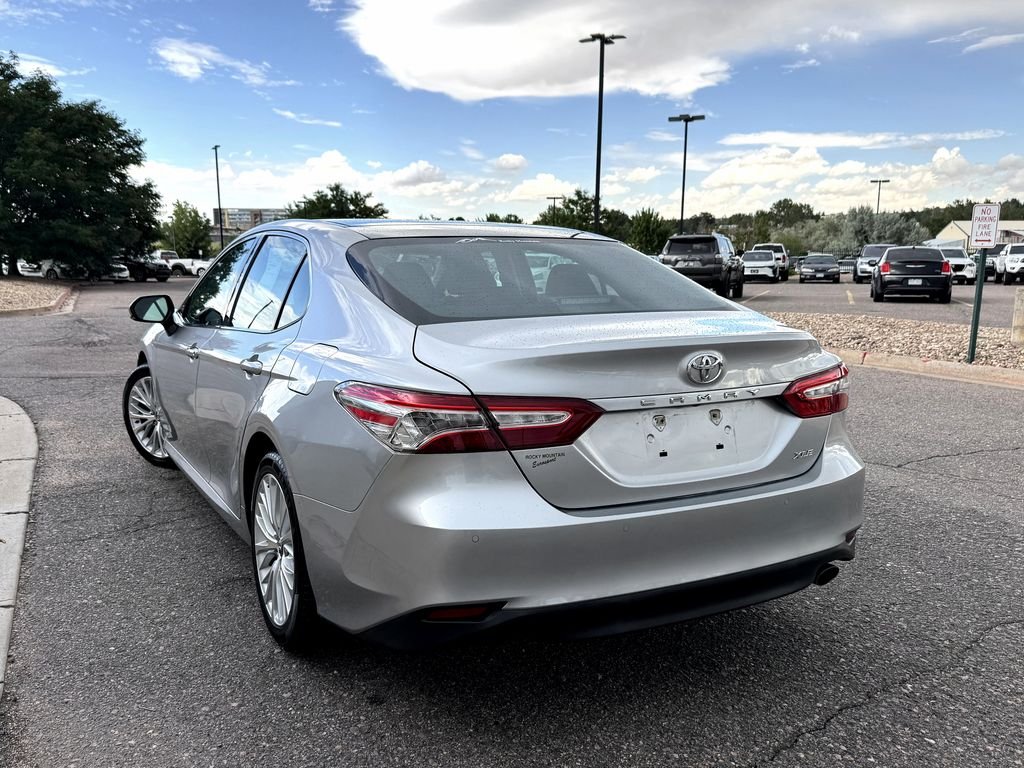 Used 2018 Silver Toyota XLE image 5