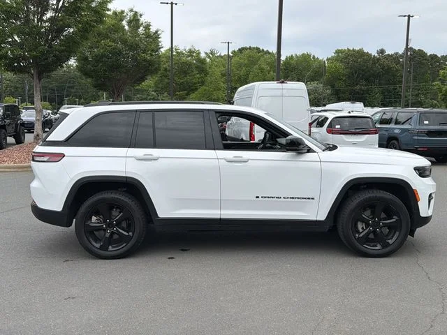 Used 2023 White/off-white Jeep Altitude X image 14