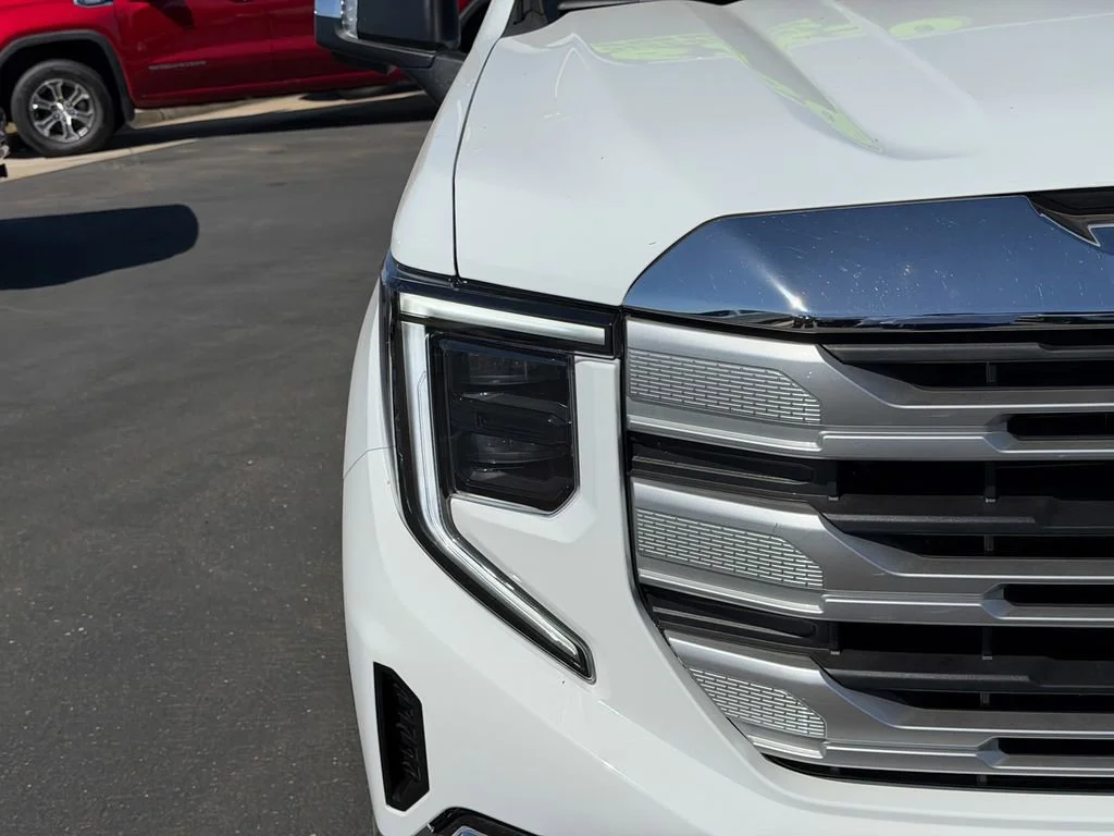 New 2026 Summit White GMC SLE image 4