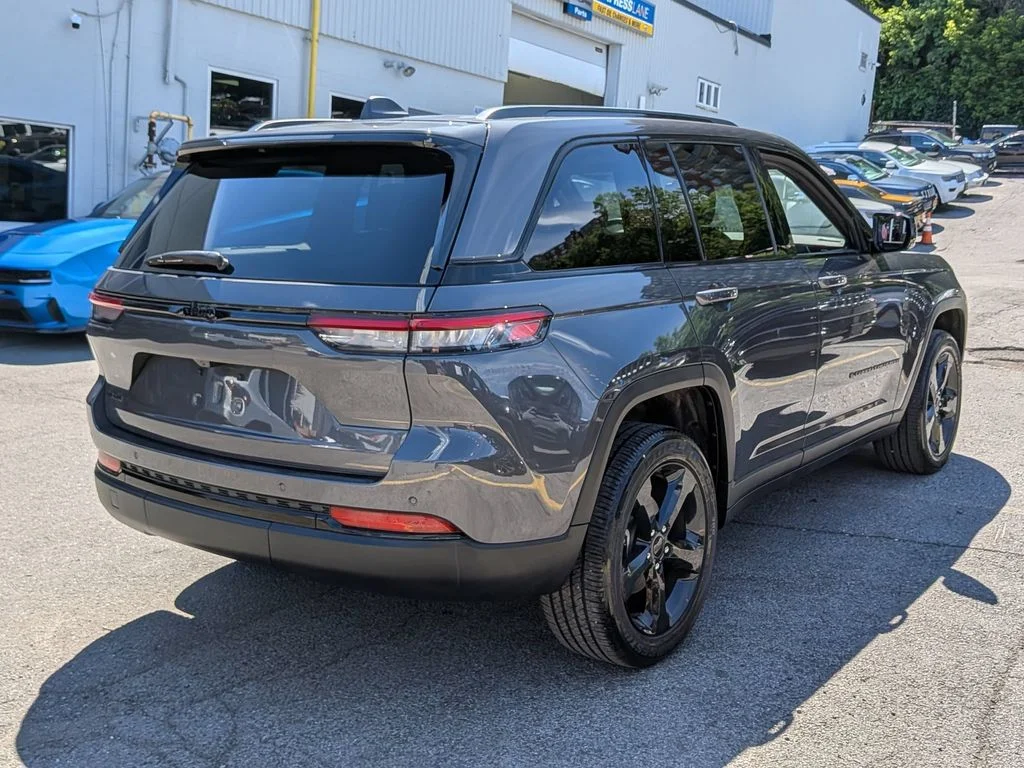 Used 2023 Gray Jeep Altitude X image 6