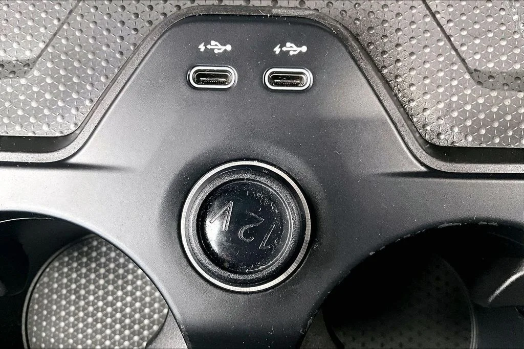 Used 2025 Black BMW xDrive50 image 15