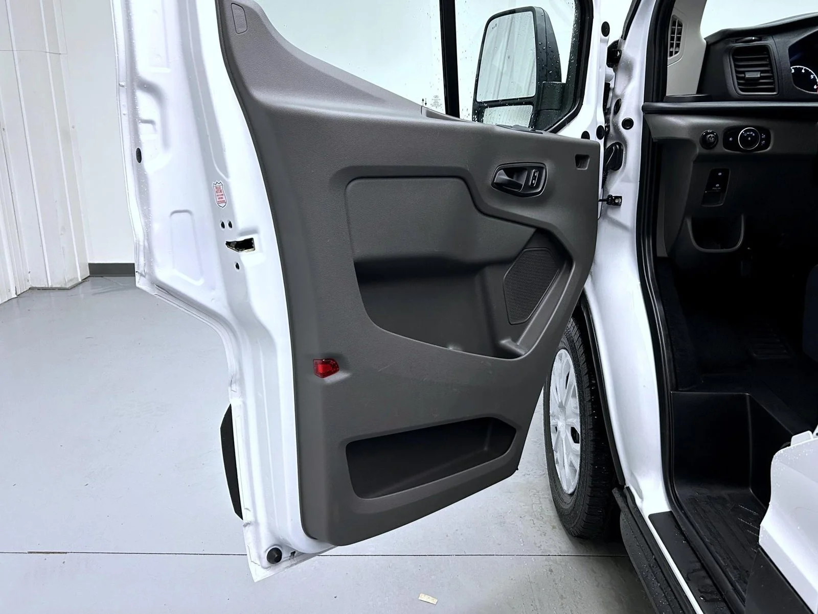 Used 2025 White Ford XLT image 9
