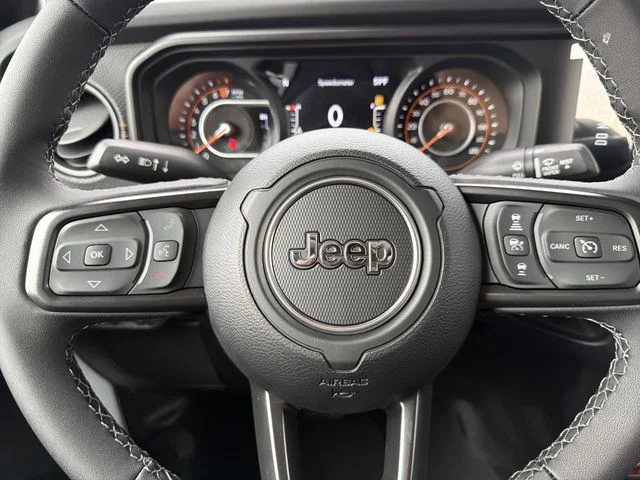 New 2026 Bright White Clear-Coat Exterior Paint Jeep Mojave image 30