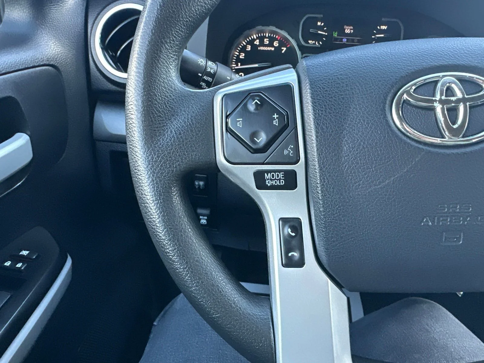 Used 2020 White Toyota SR5 image 49