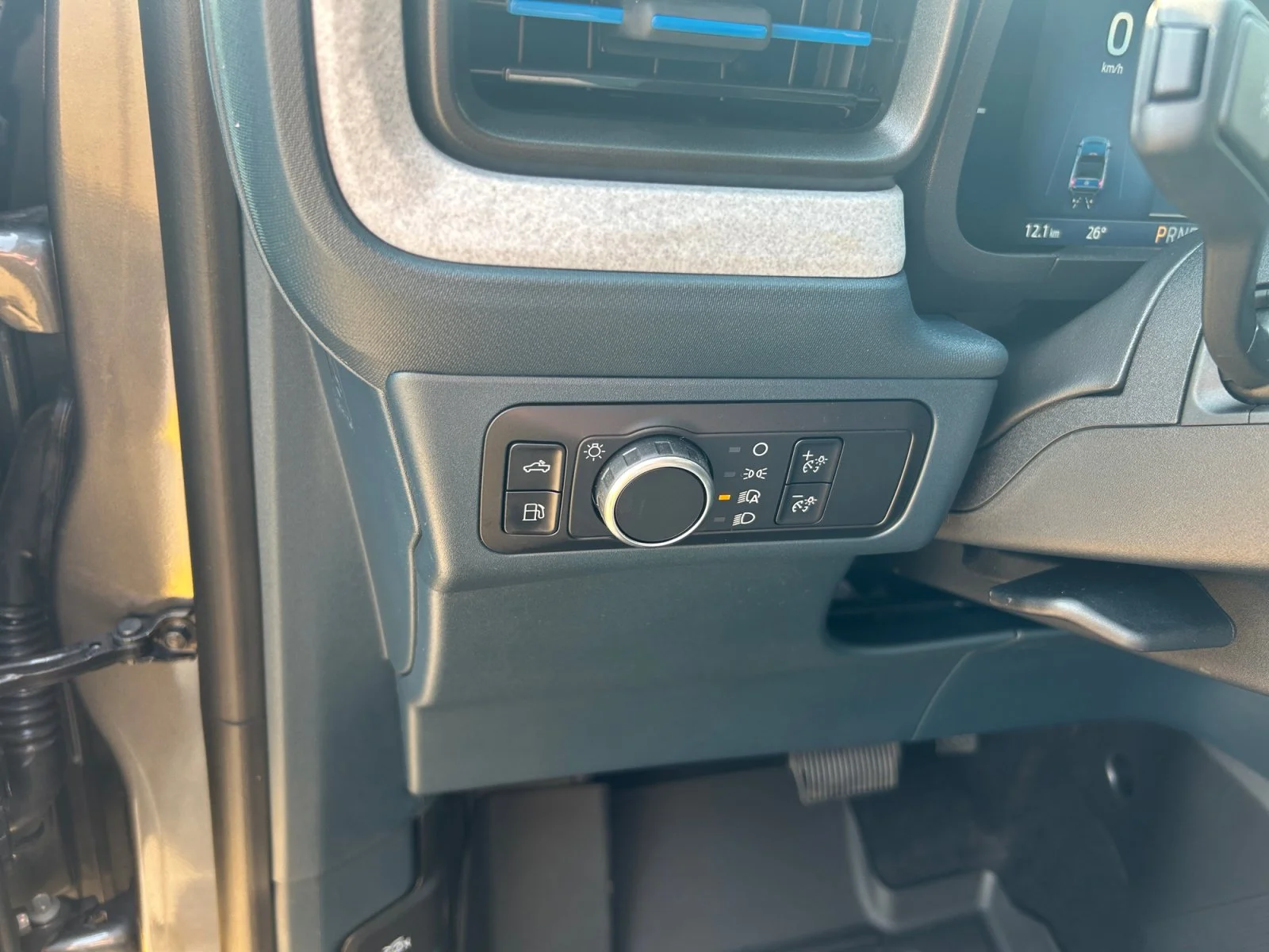 New 2026 Carbonized Grey Metallic Ford XLT image 15