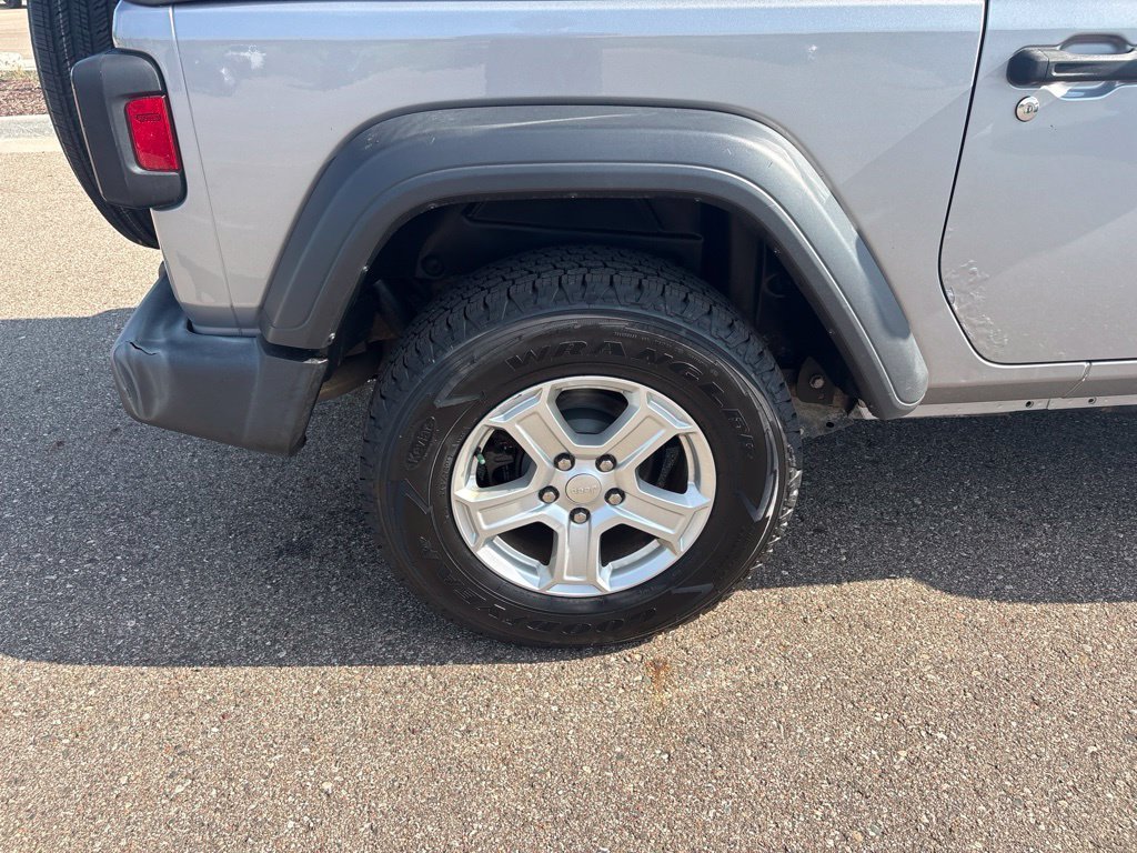 Used 2019 Silver Jeep Sport S image 27