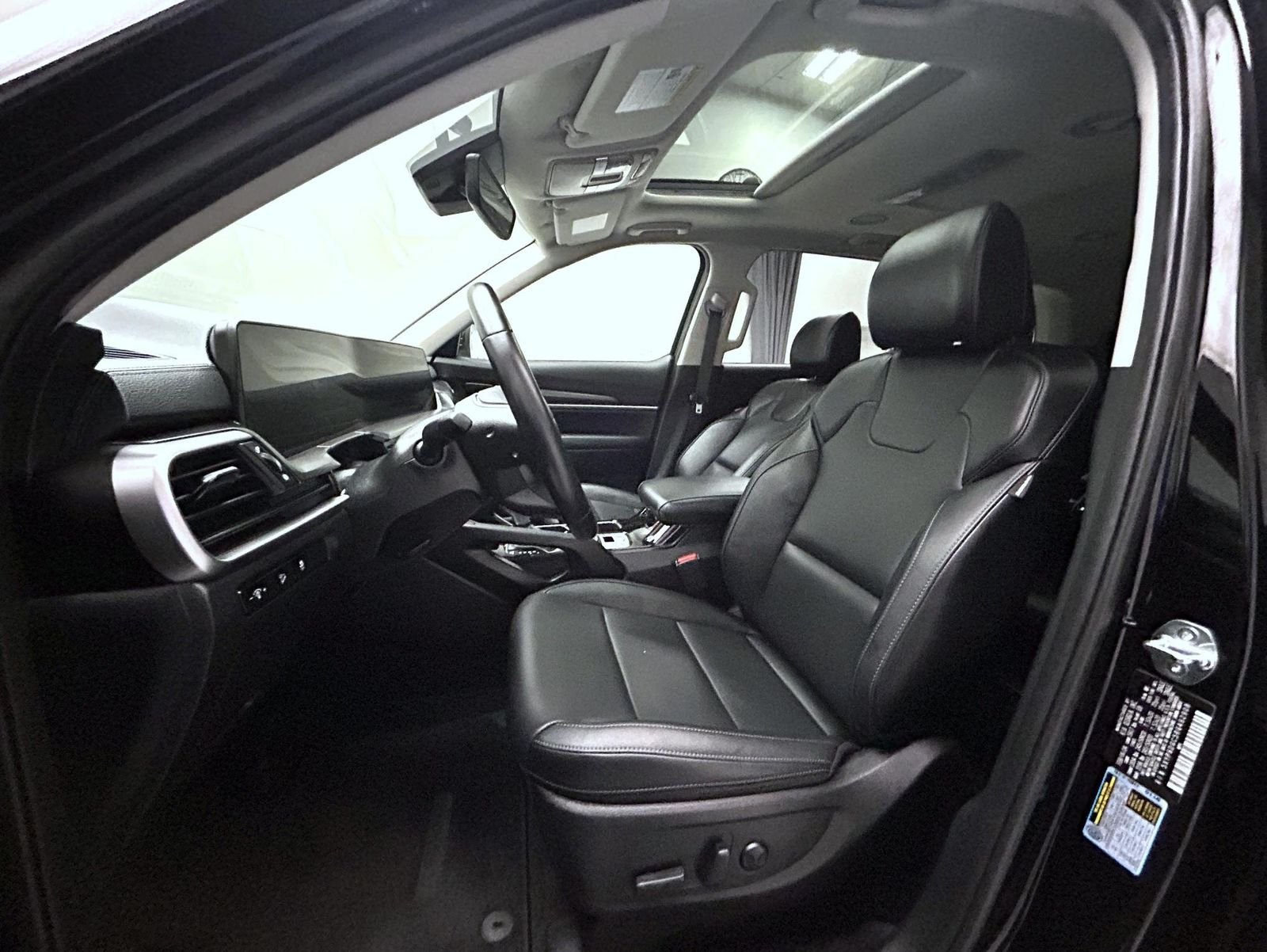 Used 2024 Black Kia S image 10