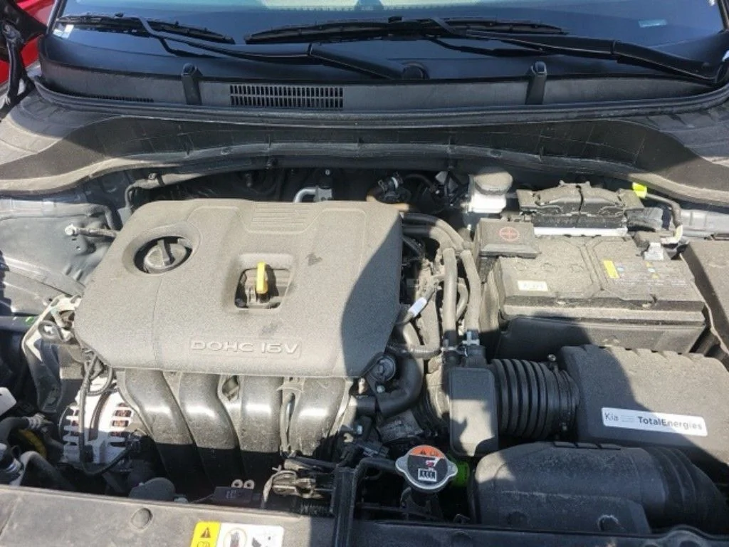 Used 2025  Kia LX image 18