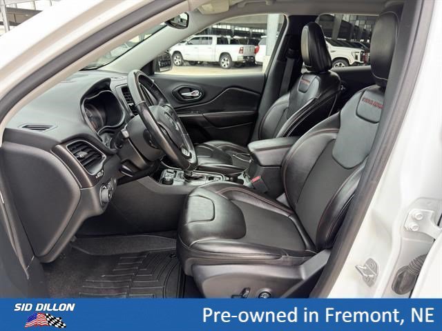 Used 2019 Bright White Clearcoat Jeep Trailhawk image 12