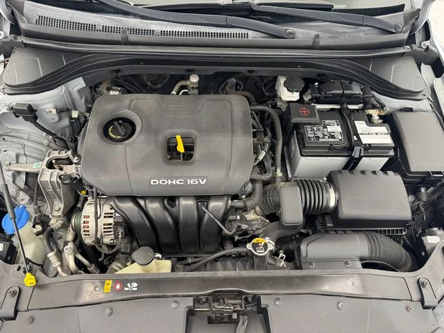 Used 2017 Shale Gray Metallic Hyundai SE image 15