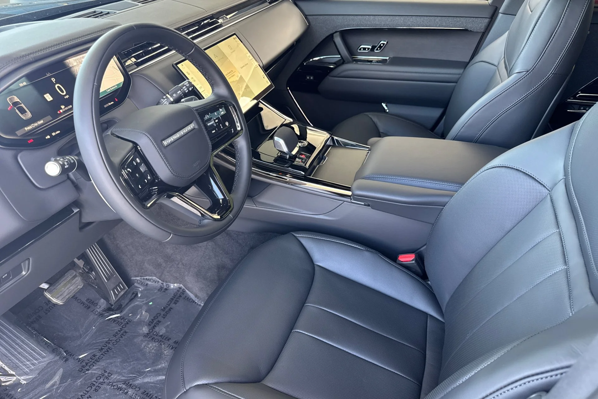 New 2026 Santorini Black Land Rover Dynamic SE image 13
