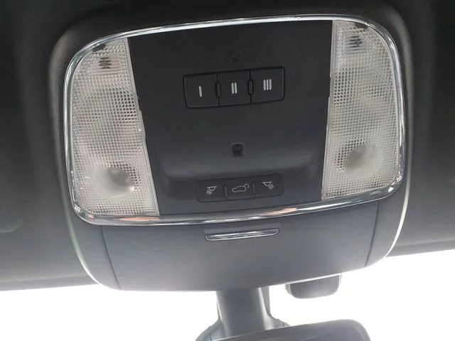 Used 2018 Billet Silver Metallic Jeep Altitude image 27