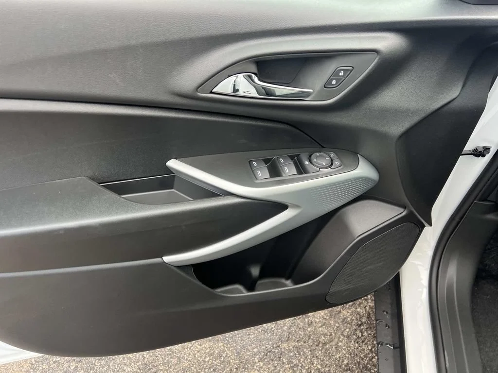 2026 Chevrolet Trax LS - Photo 10