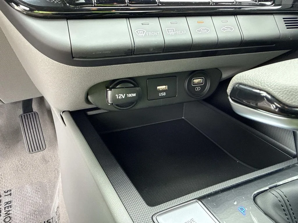 Used 2022 Silver Hyundai SEL image 30