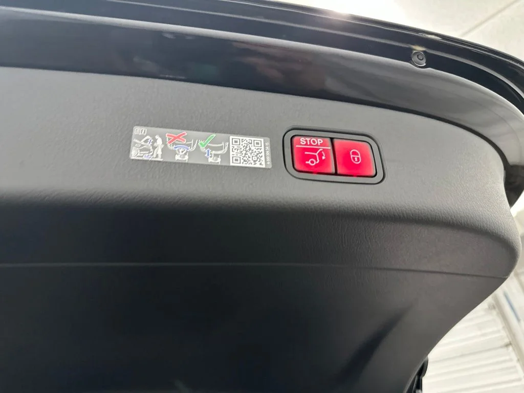 New 2026 Black Mercedes-Benz GLC 300 image 27