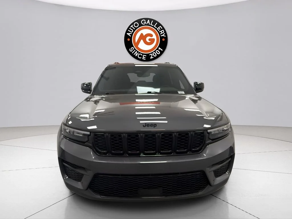 Used 2023 Gray Jeep Altitude X image 8