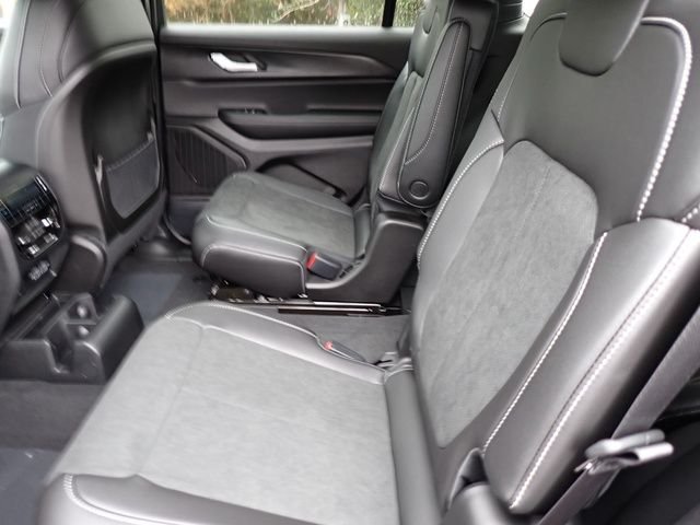 New 2025 Silver Zynith Exterior Paint Jeep Altitude X image 13