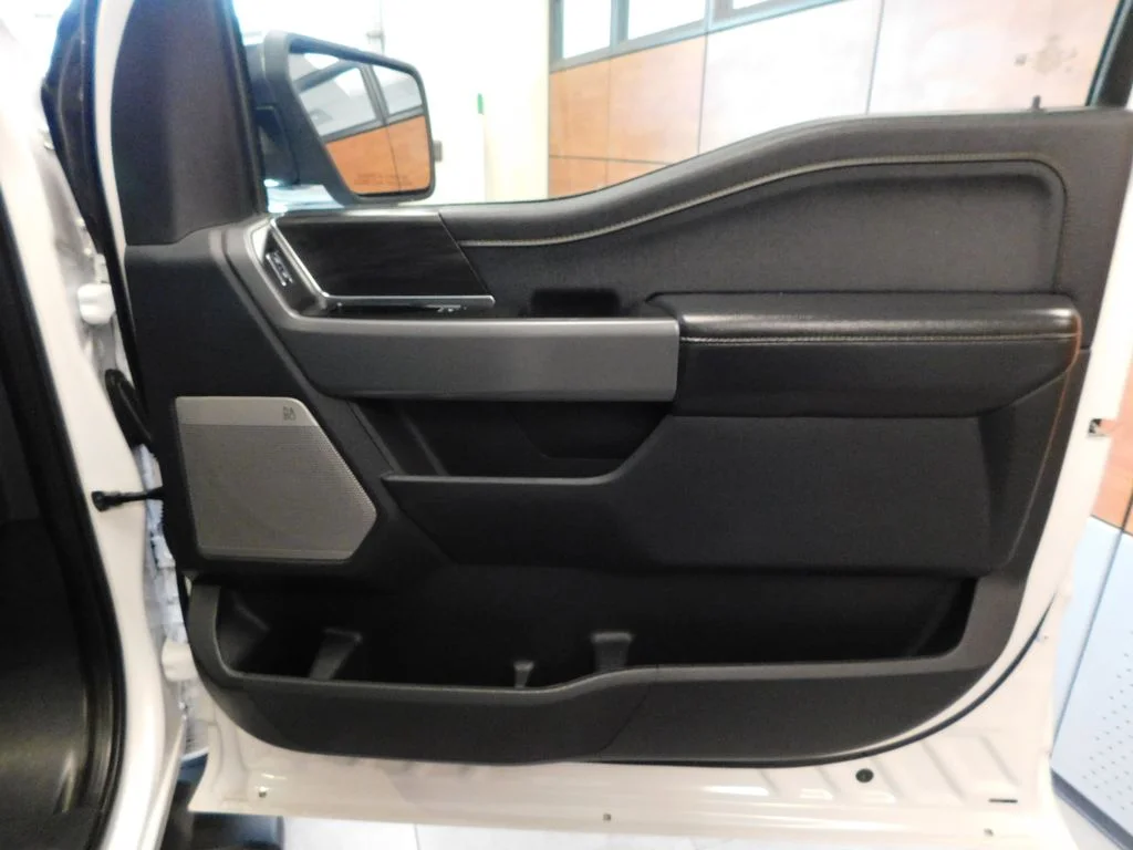 Certified Used 2025 Oxford White Ford Lariat image 41